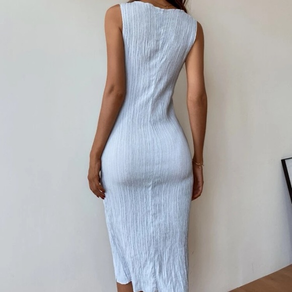 Light blue casual scrunched midi dress - Picture 2 of 3